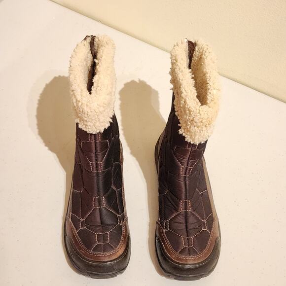 UGG Womens Sz 8 Meridian Brown Quilted Waterproof Winter Boots Vibram Soles Snow - Picture 7 of 11